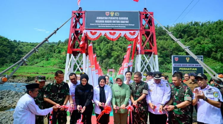 Wagub Sulsel Resmikan Jembatan Perintis Garuda Merah Putih di Tompobulu