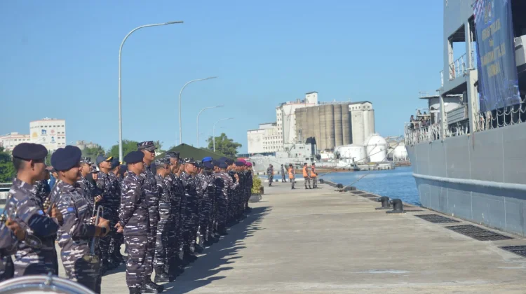 KRI Teluk Kupang-519 Tiba di Makassar