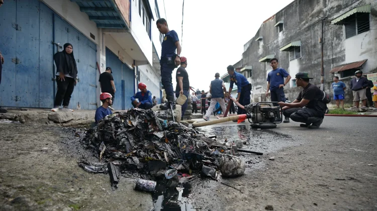 Antisipasi Banjir, Pemkot Parepare Keruk Drainase Pembuangan Labukkang