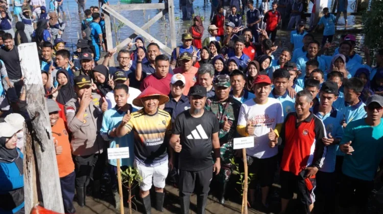 Gubernur Sulsel Ajak Warga Hijaukan Bumi di Selayar