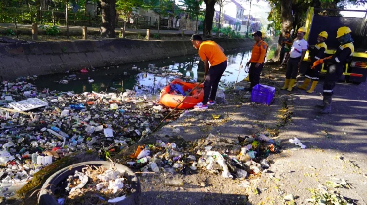BPBD Makassar Pelopori Aksi Pembersihan Kanal di Wilayah Mamajang