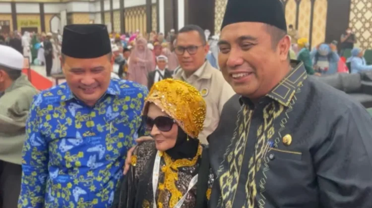 Tangis Haru Warnai Kepulanga 387 Jemaah Haji Maros