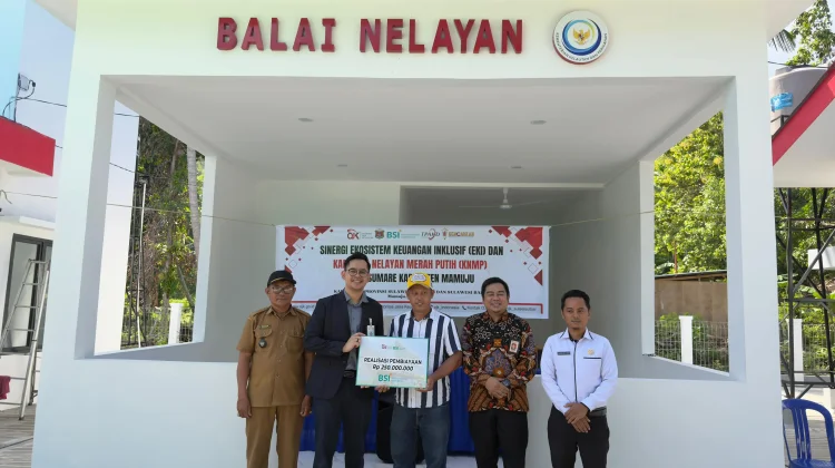 OJK Sulselbar Perkuat Literasi dan Inklusi Keuangan Nelayan di Desa Sumare