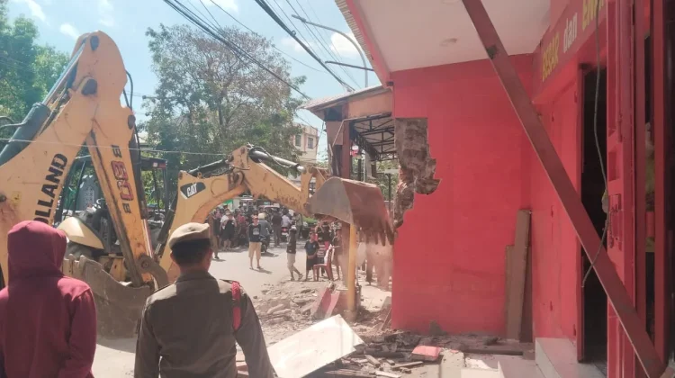 Penertiban Lapak PKL Kembali Dilakukan di Jalan Sunu