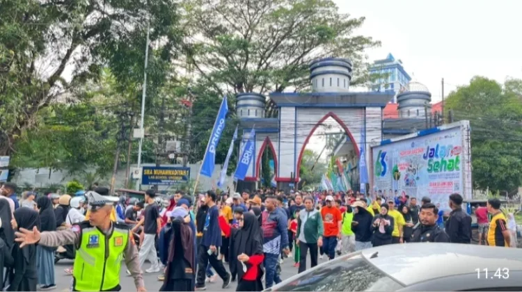 Gerak Jalan Sehat Semarakkan Milad Unismuh ke- 63 Diikuti Ribuan Peserta