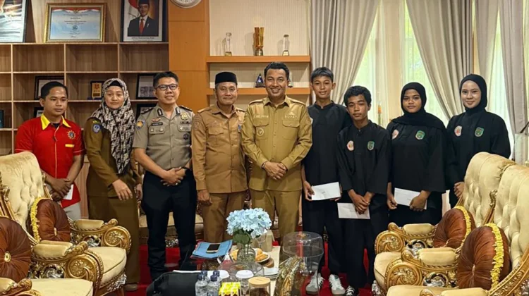 Bupati Lutra Apresiasi Pelajar Peraih Emas Kejuaraan Pencak Silat Nasional