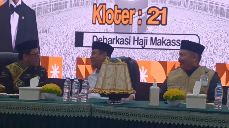 Sambut 392 Jemaah Kloter 21, Andi Sudirman Beri Kejutan Hadiah Uang Tunai