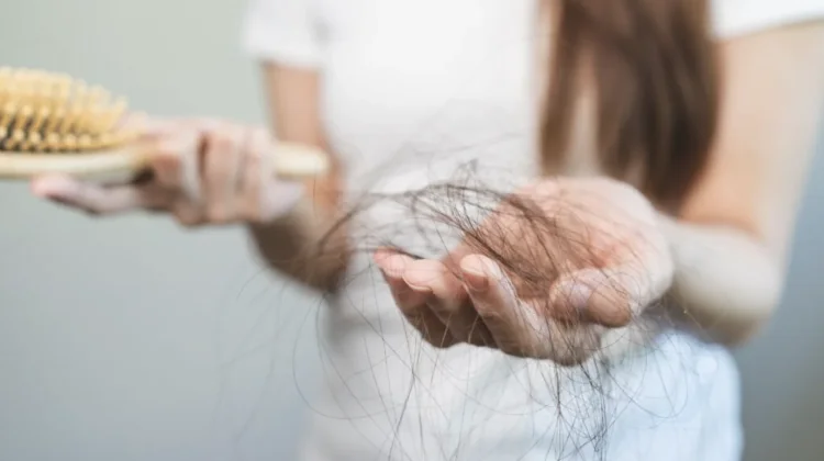 Rambut Rontok saat Menyusui? Jangan Panik, Ini yang Perlu Diketahui