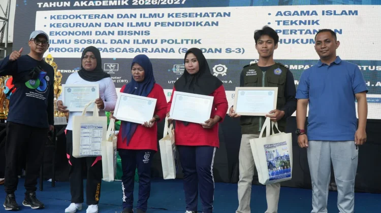 Jalan Sehat Unismuh Makassar Kampanyekan Pengelolaan Sampah