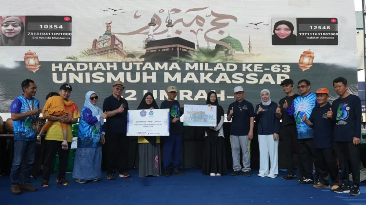 Dua Peserta Jalan Sehat Unismuh Makassar Raih Hadiah Umrah
