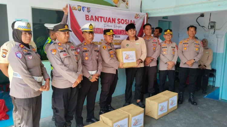 HUT Bhayangkara Ke-80, Polres Parepare Salurkan Bantuan Sosial ke Masyarakat