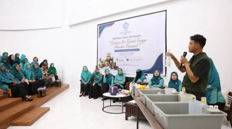 TP PKK Makassar Latih Kader Produksi Eco Enzyme dan Lilin Minyak Jelantah