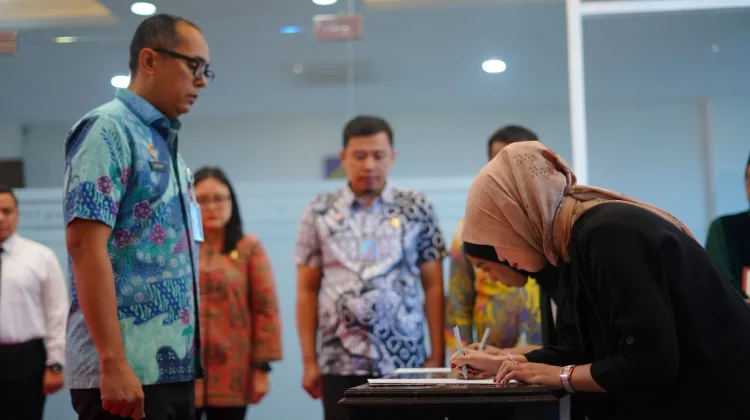 Lantik Notaris Pengganti, Demson Pesan Jalankan Amanah Sesuai Regulasi