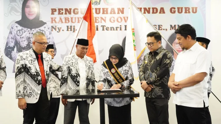 Pengukuhan Pertama di Sulsel, Wakil Bupati Gowa Siap Bersinergi dengan Bunda Guru