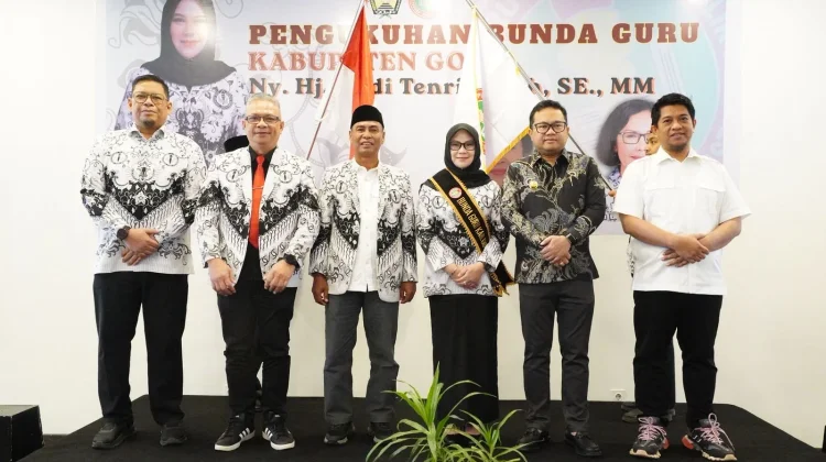 Pengukuhan Pertama di Sulsel, Wakil Bupati Gowa Siap Bersinergi dengan Bunda Guru