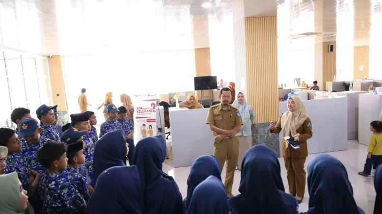 Pelajar SMPN 47 Bulukumba Field Trip ke Gedung Pinisi dan Ammatoa
