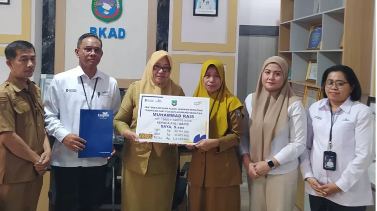 TASPEN Makassar Salurkan Santunan Kematian (JKM) dan THT bagi Ahli Waris ASN Pangkep