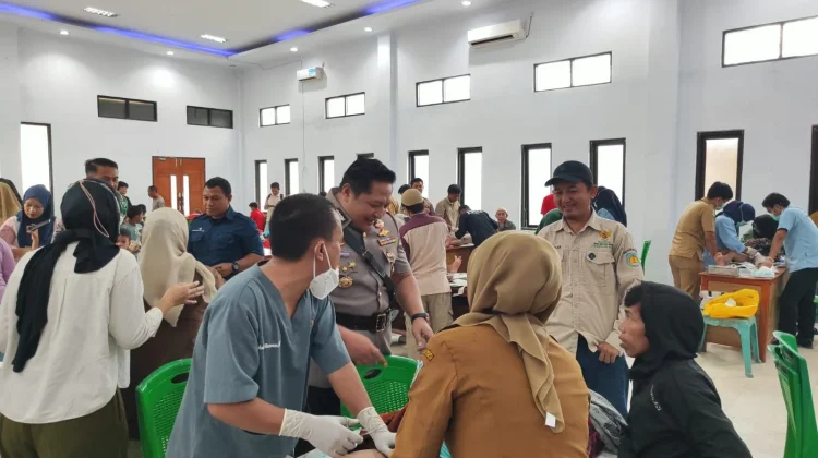 Ratusan Warga Selayar Ikuti Bakti Kesehatan Hari Bhayangkara Ke-80