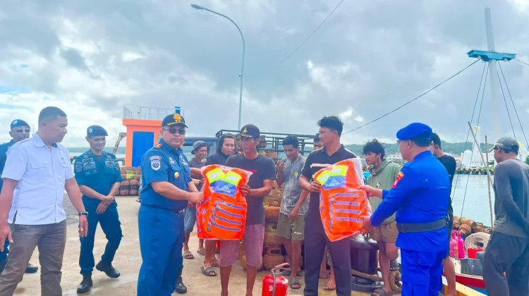 Sat Polairud Selayar Sosialisasikan Keselamatan Pelayaran Antar Pulau