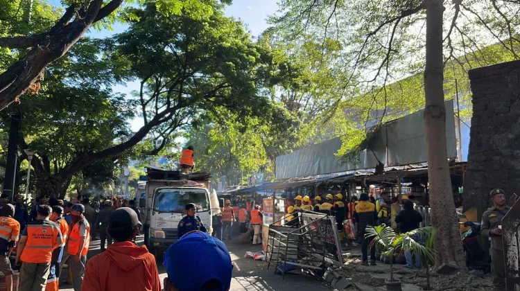 Pemkot Makassar Relokasi 19 Pedagang Kelapa di Kawasan Benteng Rotterdam