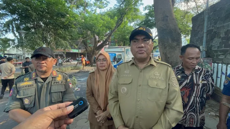 Pemkot Makassar Relokasi 19 Pedagang Kelapa di Kawasan Benteng Rotterdam