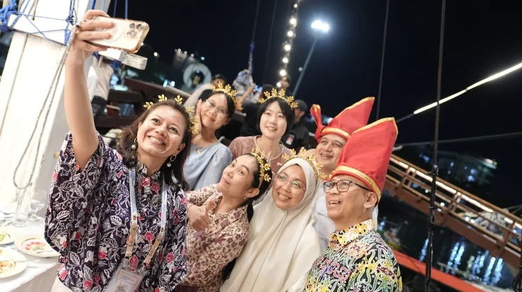 Wali Kota Munafri Jamu Delegasi 28 Negara Peserta IGS 2026 di Atas Kapal Pinisi