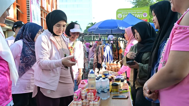 Wawali Makassar Ajak Bidan Perkuat Peran Wujudkan Generasi Emas 2045