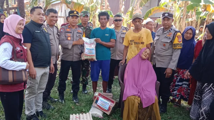 Polri Peduli, Polsek Bantimurung Salurkan Sembako kepada Korban Kebakaran