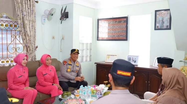 HUT Bhayangkara ke-80, Polda Sulsel Anjangsana ke Purnawirawan