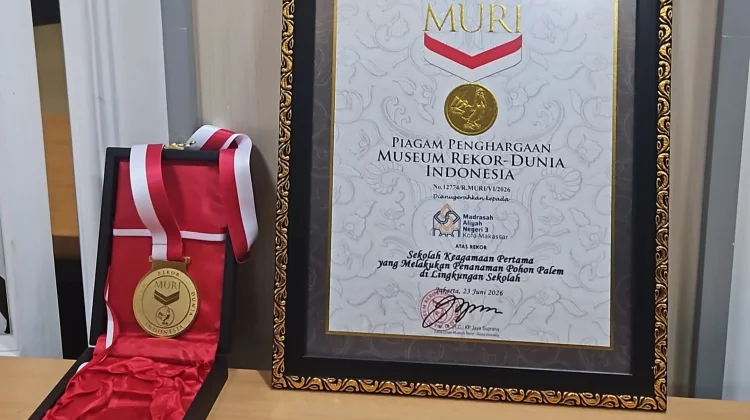 Sukses Hijaukan Lingkungan, MAN 3 Kota Makassar Diganjar Rekor MURI