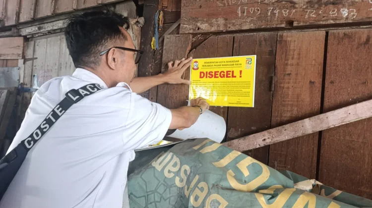 Perumda Pasar Makassar Segel 308 Tempat Usaha di Pasar Kerung-Kerung