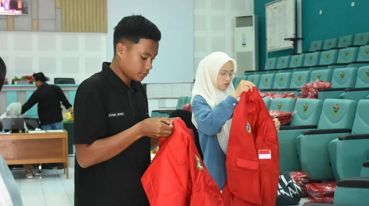 Unhas Mulai Salurkan Jas Almamater Gratis ke Mahasiswa Baru