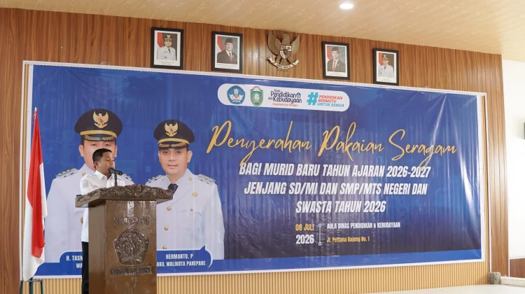 Pemkot Parepare Salurkan Seragam Sekolah Gratis