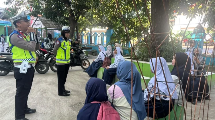 Satlantas Polresta Gowa Edukasi Keselamatan Berlalu Lintas kepada Pelajar