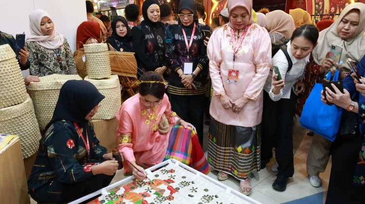 Dekranasda Bulukumba Promosikan Produk Unggulan pada Pameran HUT Dekranas di TSM