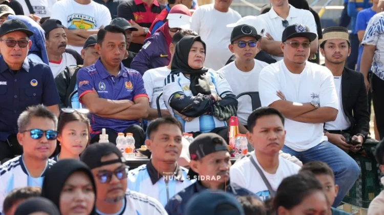 Ratusan Warga Nobar Piala Dunia di Hutan Kota Mogan