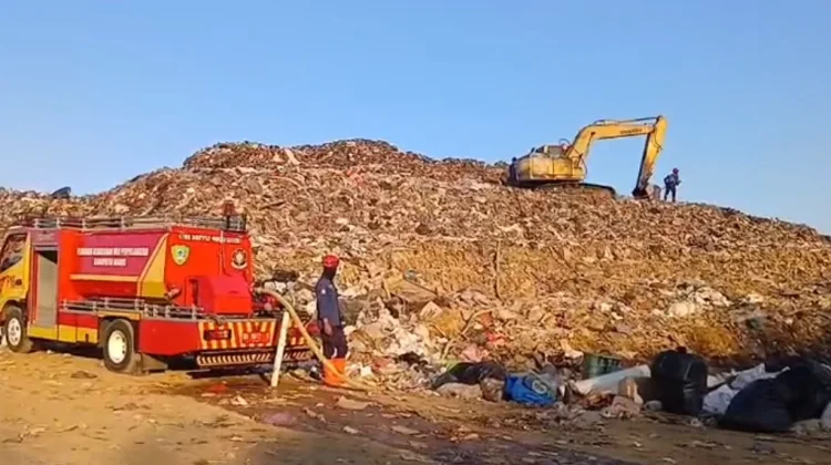 Cuaca Panas, Pengelola TPA Bontoramba Maros Intensifkan Pendinginan