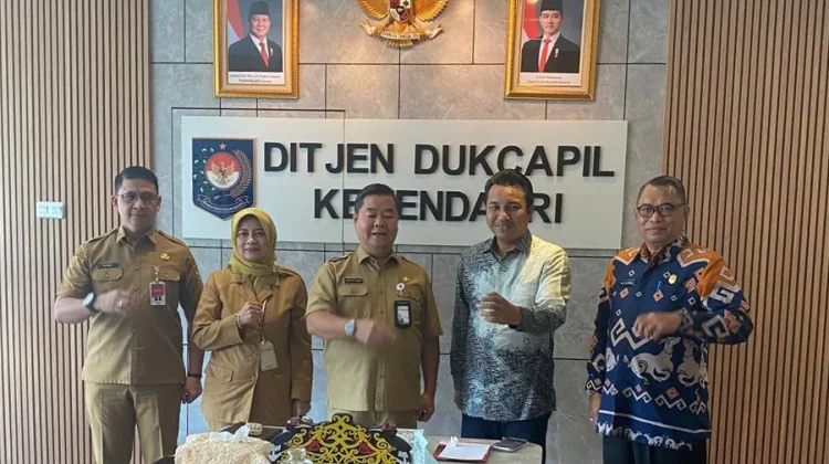Bupati Lutra Jemput Bola ke Dirjen Dukcapil untuk Warga Pegunungan