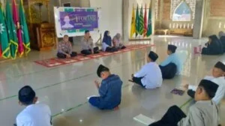 Kapolsek Alla Tanamkan Nilai Keimanan dan Disiplin kepada Santri Pesantren