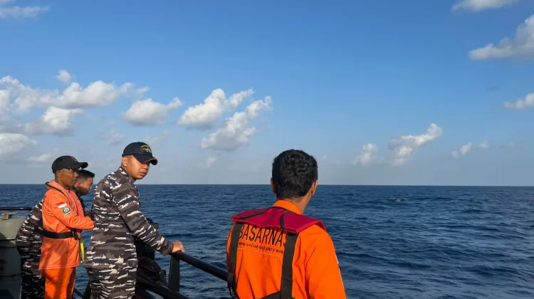 Basarnas Makassar Cari Korban Tenggelam KM Nurul Salsa