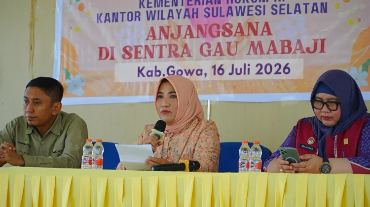 Tumbuhkan Rasa Empati Sosial, DWP Kemenkum Sulsel Anjangsana di Sentra Gau Mabaji