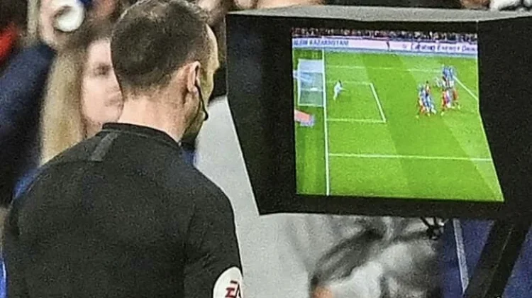 FIFA Jelaskan Cara Kerja Sistem Video Assistant Referee (VAR)