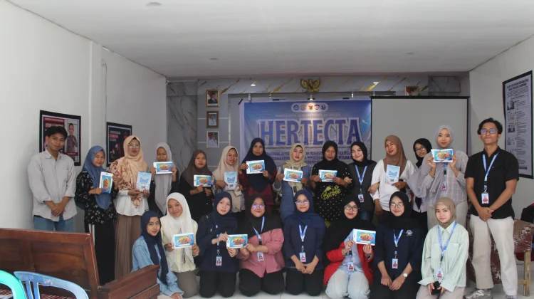 Mahasiswa UNHAS Gelar Program Pemberdayaan Perempuan Pesisir di Takalar