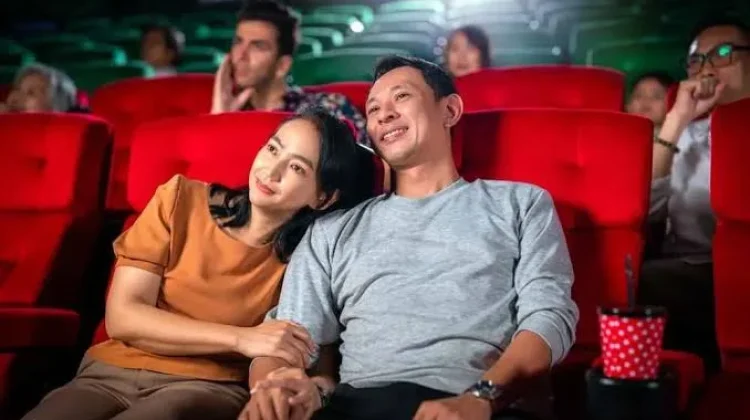 Menonton Film Ciptakan Pikiran Positif