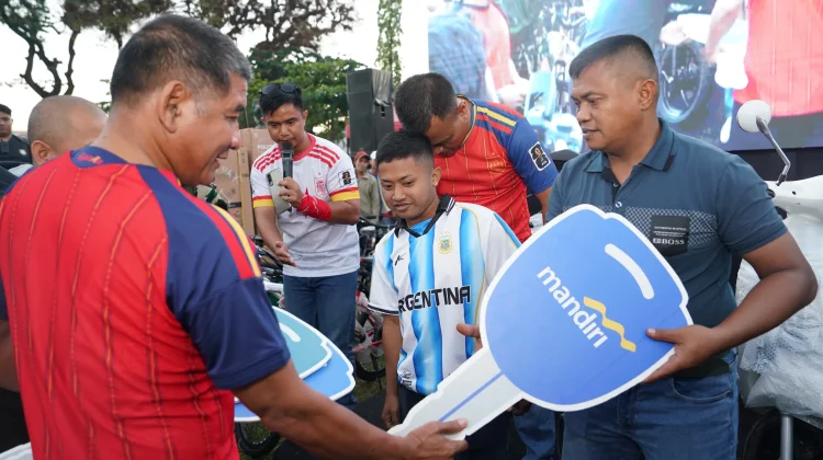 Kodam xiv/Hasanuddin Meriahkan Nobar Final Piala Dunia Bersama Warga