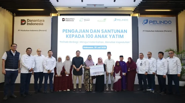 Pelindo Regional 4 Santuni Seratus Anak Yatim di Makassar