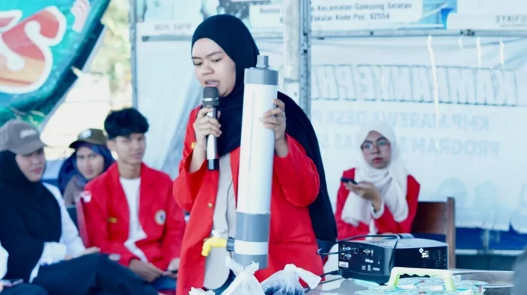 Mahasiswa Unhas Latih Warga Desa di Takalar Membuat Filter Sederhana