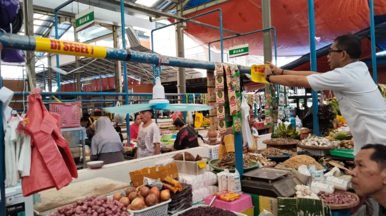 Tunggakan Capai Rp569 Juta, Perumda Pasar Makassar Segel 119 Kios Pedagang