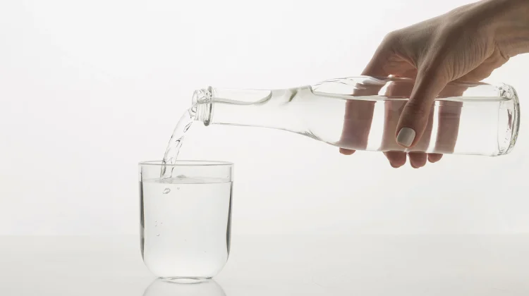 Minum Air Putih di Pagi Hari, Kebiasaan Sederhana yang Menjaga Kesehatan Tubuh