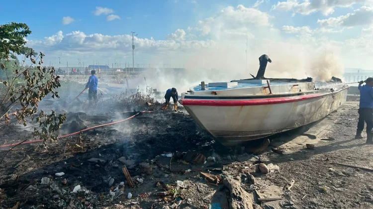 Speedboat KM Paus Ramabosa Terbakar di Benteng